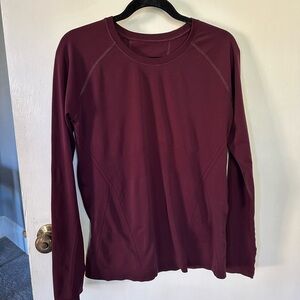 Athleta Momentum Seamless Fitted Burgundy Long Sleeve Shirt Top Womens Medium